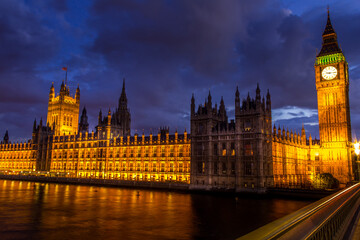 Fototapeta premium The Parliament, the Big Ben and the Westminster bridge at night, London, England
