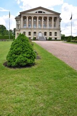 Obraz premium Baturin, Ukraine - June 2020: Beautiful view on Razumovsky Palace in Baturin, Ukraine, Chernigiv region. The palace and park complex of Kiril Razumovsky. Landscape and park design.