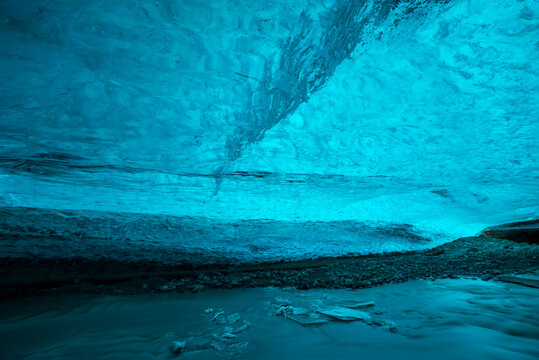 Ice cave, Vatnatjokull glacier, Southern Iceland, Iceland, Europe © JUAN CARLOS MUNOZ