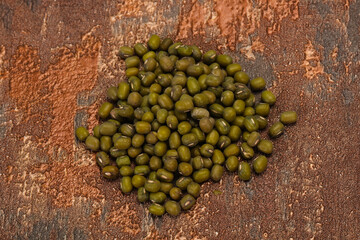 Dry raw beans mung for cooking