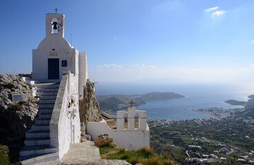 pueblos blancos de las islas ciclades en Grecia a orillas del mar Mediterraneo