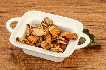 Pickled mussels in the bowl