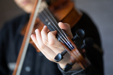 Close up of person playing the violin