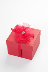 リボンがけのギフトボックス