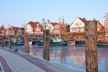 Greetsiel ist ein kleines Fischerdorf mit einen schönen Hafen.