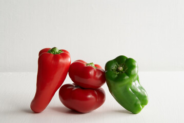 寄り添うカラーピーマン