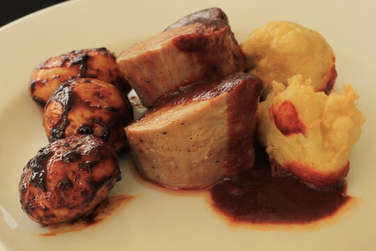 Filete de cerdo con papas cambray 
