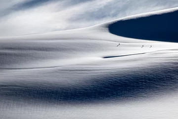 Foto op Aluminium Mensen skitochten in de zwitserse alpen op een gletsjer © Graham