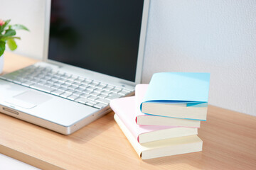 デスクに置かれた本