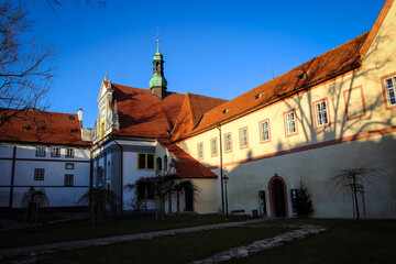 Obraz premium Minoritsky monastery view by bright winter noon, Cesky Krumlov, Czech Republic