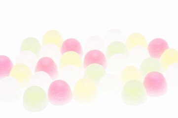 白バックに駄菓子ウィスキーボンボン