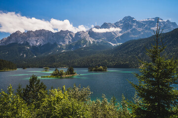 Fototapeta na wymiar Beautiful view of Eibsee lake in Bavaria and Zugspitze mountain, highest point in Germany