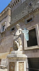 Foto de una estatua antigua en el Castillo de "Sant'Angelo" en la ciudad de Roma. Italia.