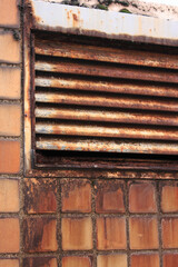 汚れた換気ダクト