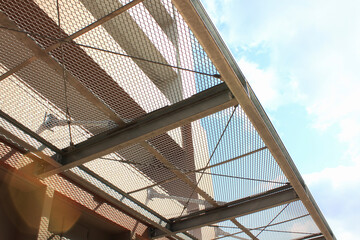 高層マンションの落下防止ネット