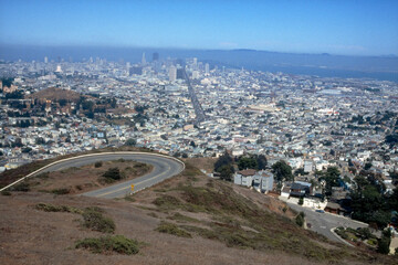 丘の上からサンフランシスコを見下ろす