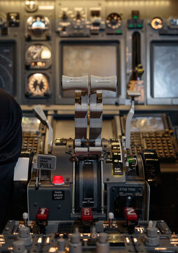 Airplane flight deck console with levers