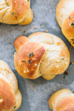 Garlic knots