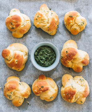 Garlic knots