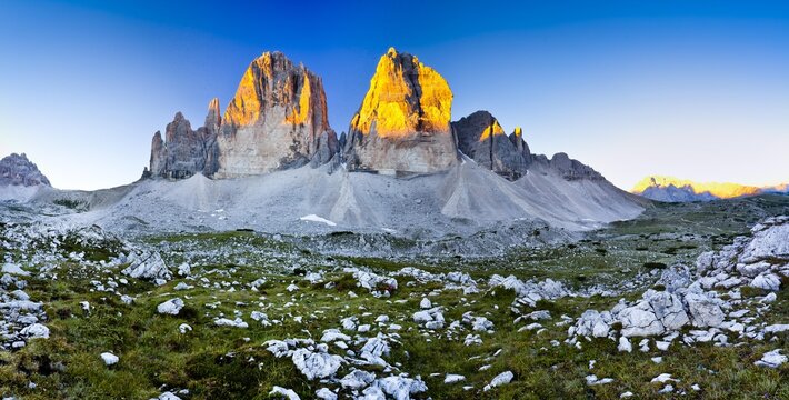 Tre Cime di Lavaredo or Drei Zinnen peaks, Hochpustertal valley, Sexten Dolomites, Dolomites, province of Bolzano-Bozen, Italy, Europe