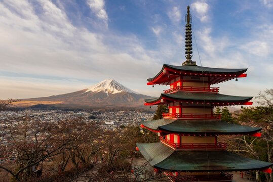 Five-storey pagoda, Chureito Pagoda, overlooking Fujiyoshida City and Mount Fuji Volcano, Yamanashi Prefecture, Japan, Asia