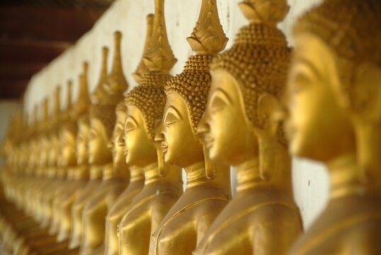 Theravada Buddhism, meditation, row of golden Buddha statues, temple, That Ing Hang Stupa, in Savannakhet, Laos, Southeast Asia, Asia