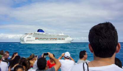 Traumreise Karibikkreuzfahrt mit Kreuzfahrtschiff - Dream holiday and vacation on Caribbean cruise...