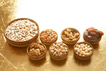 mixed nuts and dried fruits