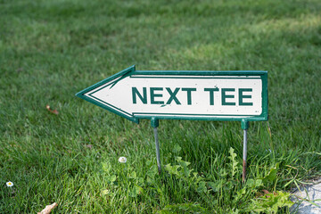 Golfplatzmarkierung "NEXT TEE", Golfplatz bei Morschach, Kanton Schwyz, Schweiz