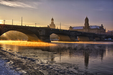 Blaues Wunder  Dresden Loschwitzer Brücke Frauenkirche Zwinger Sachsen deutschland