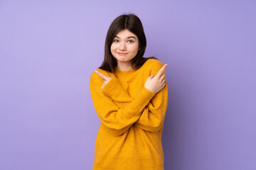 Naklejka premium Young Ukrainian teenager girl over isolated purple background pointing to the laterals having doubts