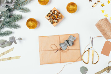 Fototapeta premium Flat lay Christmas composition with craft gift box