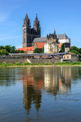 Obraz premium Dom und Elbe in Magdeburg, Sachsen Anhalt