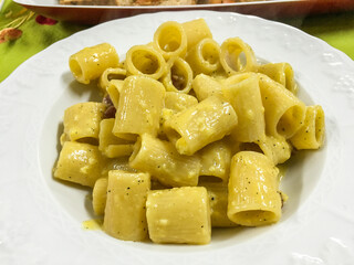 Rigatoni cacio e pepe 