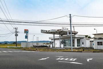 Fototapeta na wymiar 日本　廃業　閉鎖したガソリンスタンド