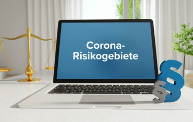 Corona-Risikogebiete. Recht, Gesetz, Internet. Laptop im Büro mit Begriff auf dem Monitor....