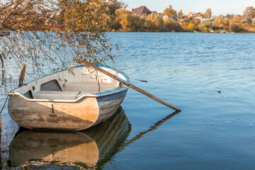 Obraz premium The rescue boat was moored to the shore of the pond. The concept of saving water