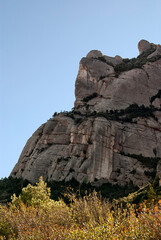ladera de granito de le Sierra de Montserrat (España)