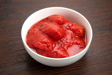 缶詰のホールトマト