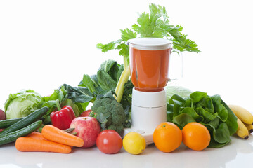 ジューサーと野菜果物の集合写真