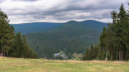 Fototapeta na wymiar Panoramic view of Karkonosze from peak of Certova mountain