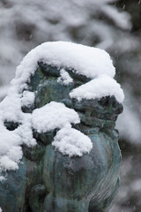 大阪城豊国神社の狛犬と雪