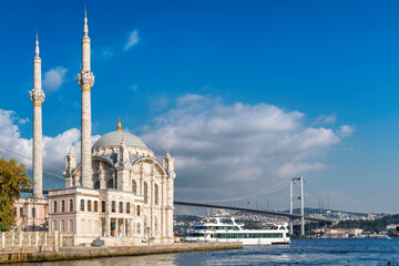 Fototapeta na wymiar Ortakoy mosque and Bosphorus bridge in Istanbul, Turkey