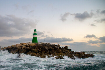 Obraz premium Tel Aviv Marina green starboard beacon