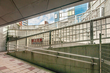 東京都港区赤坂の乃木坂陸橋