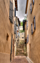Obraz premium Ruelle étroite à Ax-les-Thermes, France