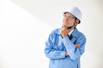 作業着のシニア男性