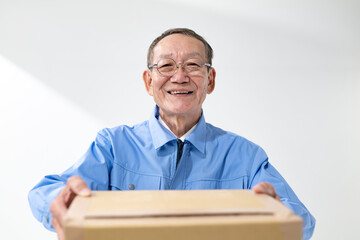 宅急便・配送・配達・シニア男性