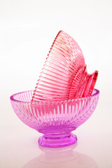 ピンク色のガラスの器