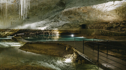 intérieur d'une grotte